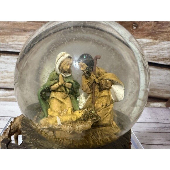 Fontanini Giftware Musical Glitterdome Plays Silent Night Christmas Nativity - Picture 6 of 13